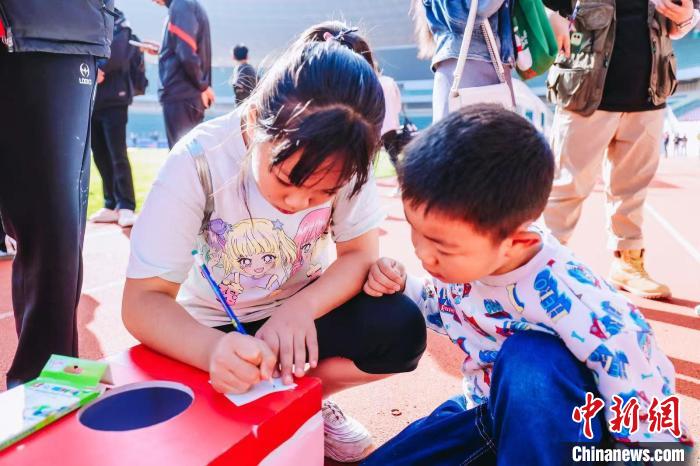 48支球队角逐昆明都市周末杯足球擂台赛，点燃春