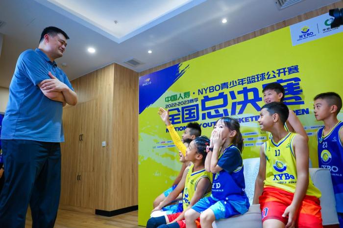 姚明现身NYBO全国总决赛 篮球少年展现无限可能