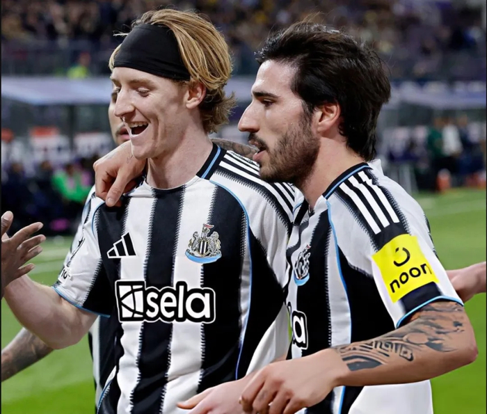 德国2-1加纳哲凯赖什绝杀瑞典晋级世界杯，阿森