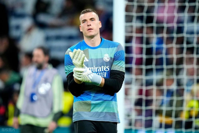 裁判判罚争议引热议，皇马德比险些改写结局